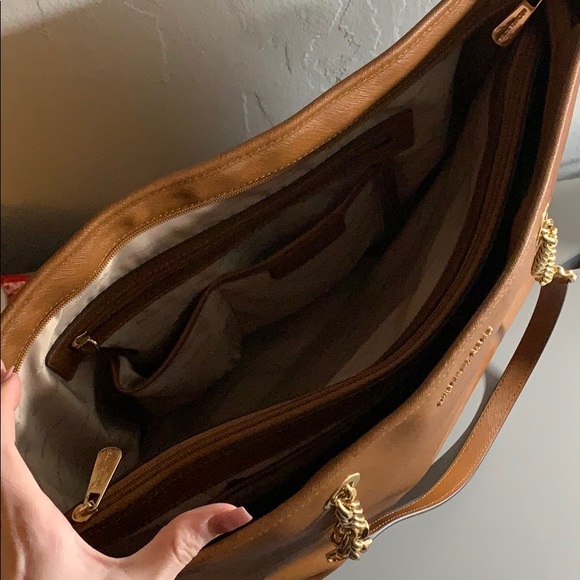 Large michael Kors purse - Picture 3 of 4